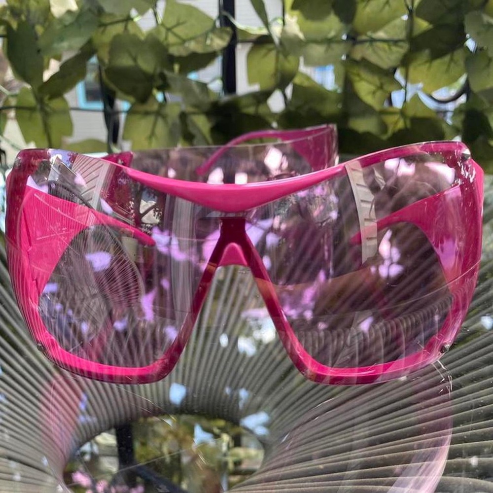 SOLD 📣 Christian Dior Y2K Hot Pink Overshine Sunglasses - Picture 7 of 10